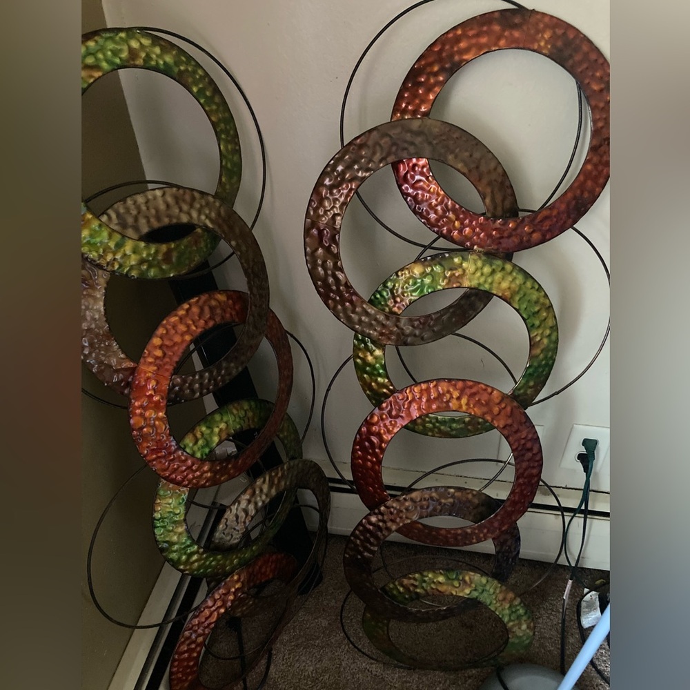 Metal four ring wall d’ecor